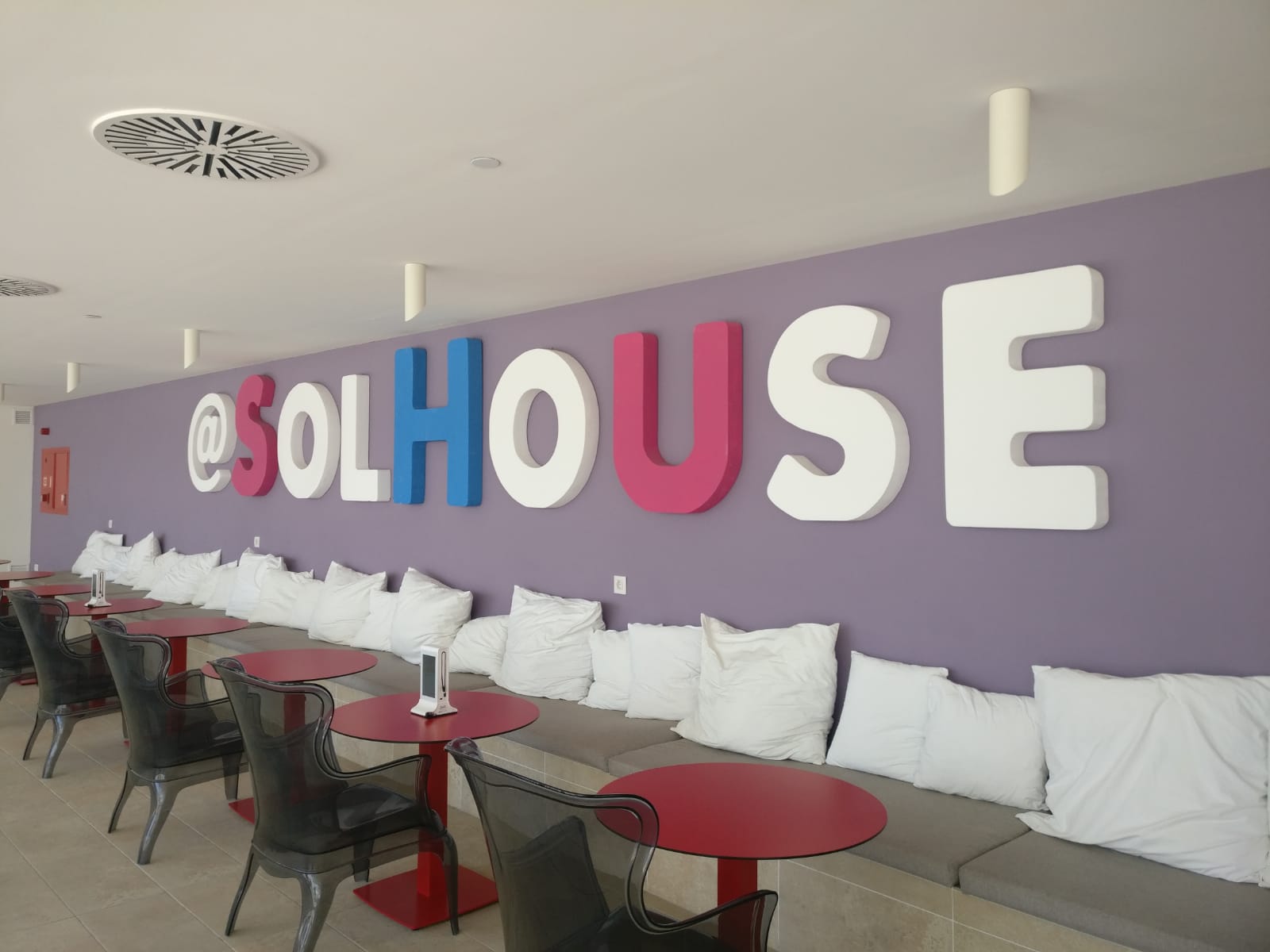 f0d3e700-c6fb-4969-a6ad-8cb50438a9f1